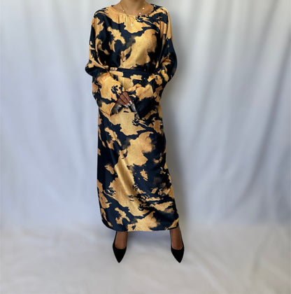 Satin printed dress with belt