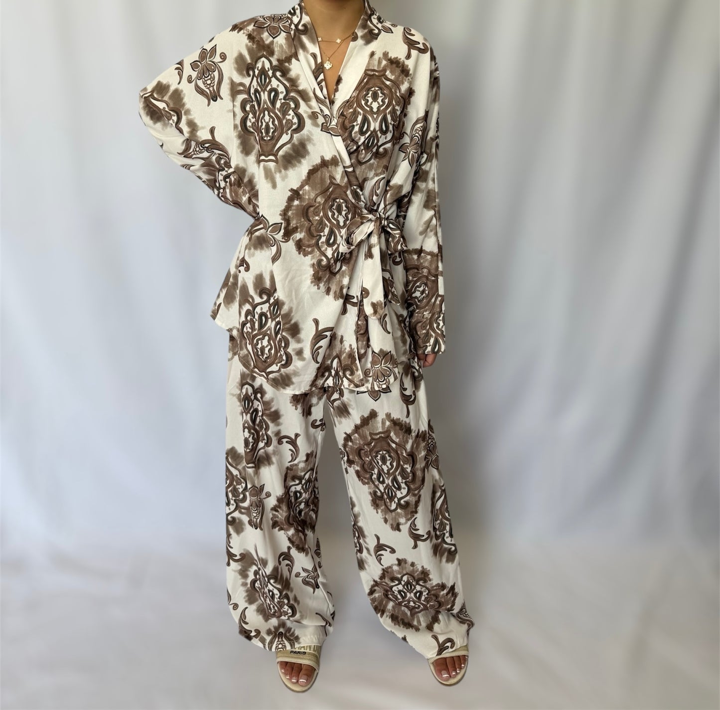 Printed wrap shirt en pants set